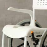 כסא רחצה ושירותים clean עם גלגלי הנעה עצמית